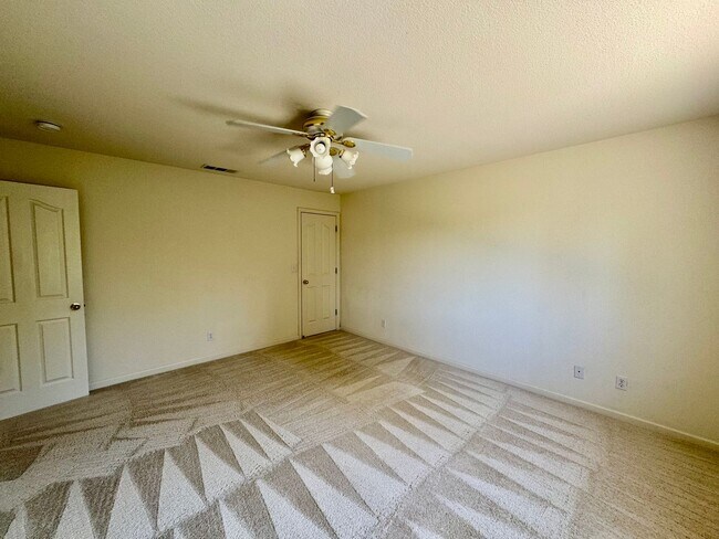 Building Photo - 915 Cardoza Rd