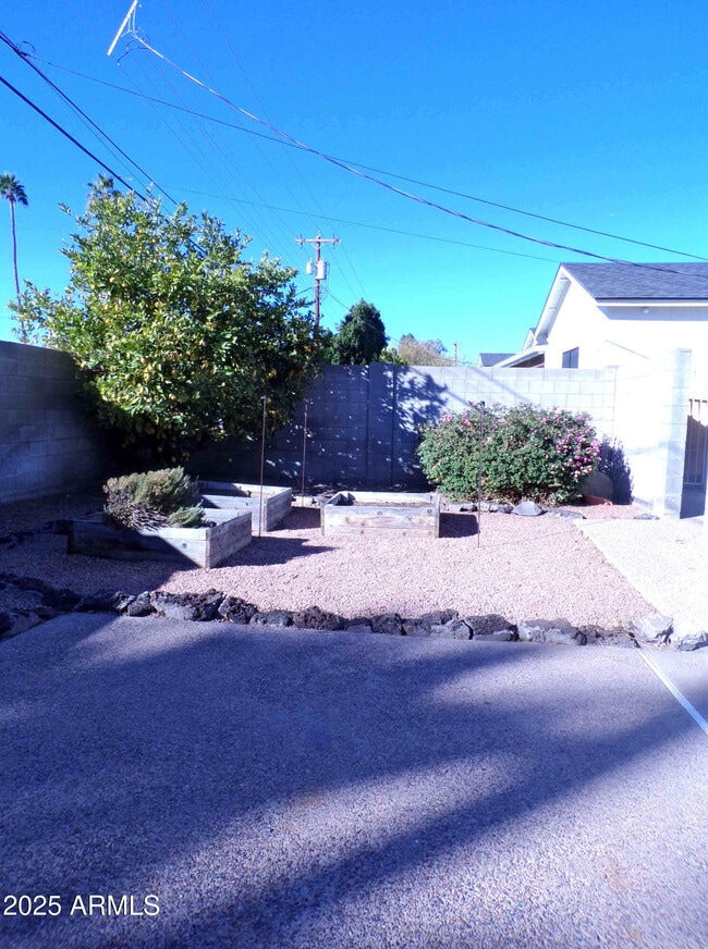 Building Photo - 3333 E Medlock Dr