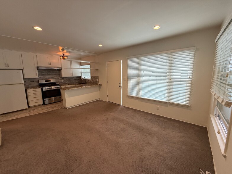 Light and Bright Open Living - 811 S Catalina Ave