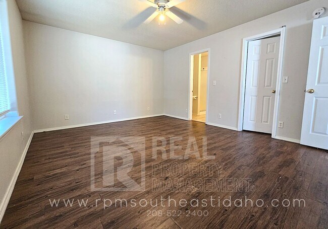 Building Photo - Spacious & Updated 2 Bedroom, 2 Bathroom Twin Home in Ammon with Fenced Backyard and Hookups (Ida...