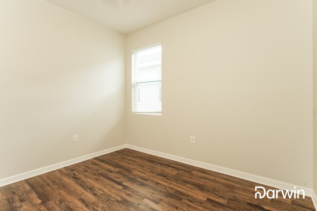 Building Photo - 2430 Sanderling St