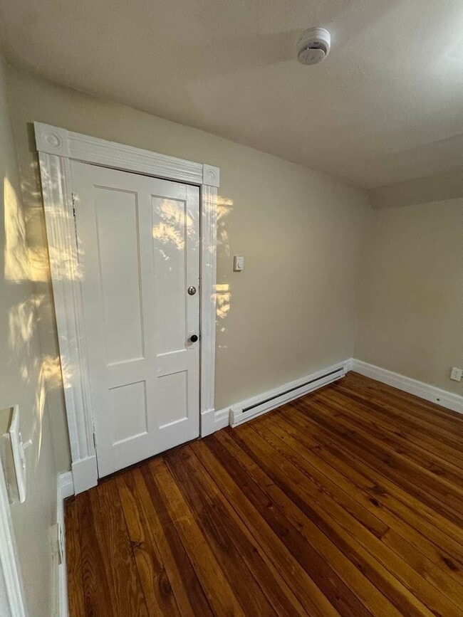 Building Photo - Charming 1-Bedroom Apartment in Russell, MA