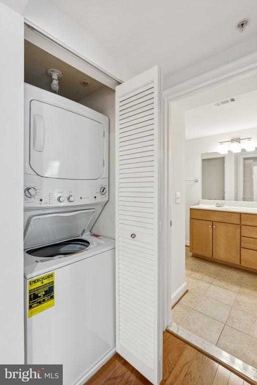 Building Photo - 4149 S Four Mile Run Dr