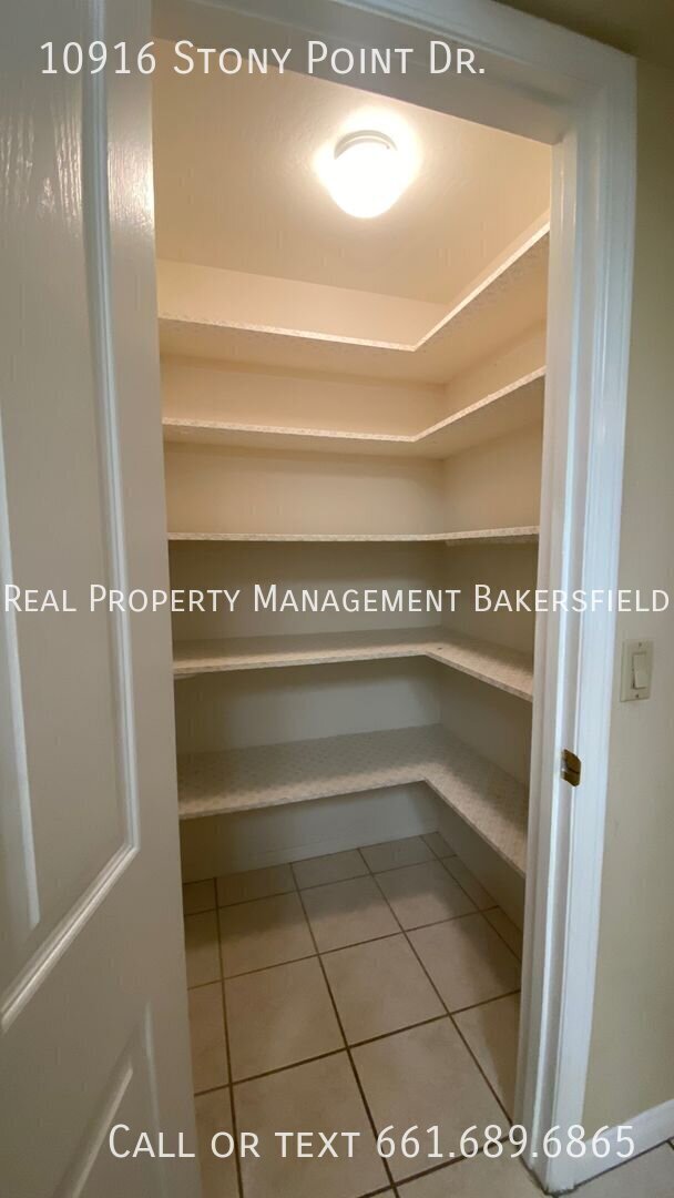Building Photo - 10916 Stony Point Dr