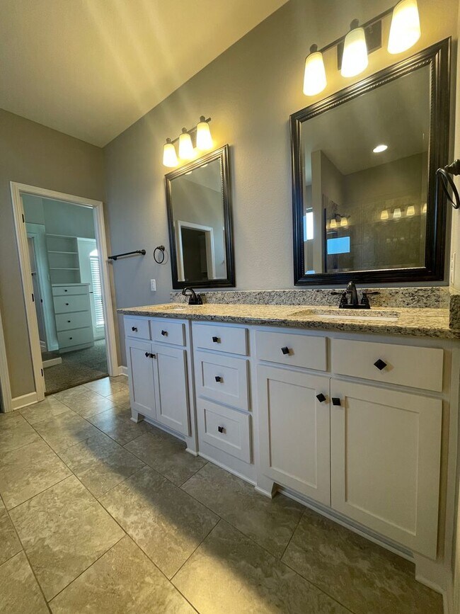 Building Photo - Great location in Sherwood