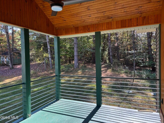 Building Photo - 443 Creek Rd