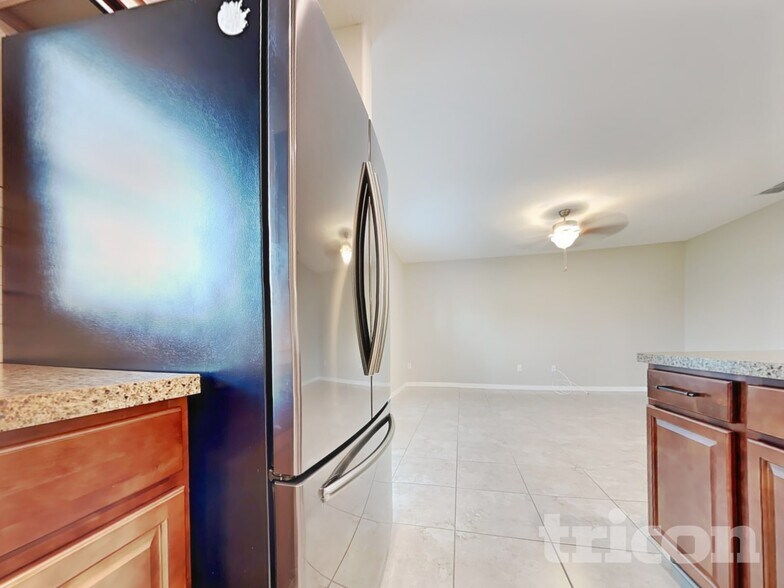 Building Photo - 4920 Reflecting Pond Cir