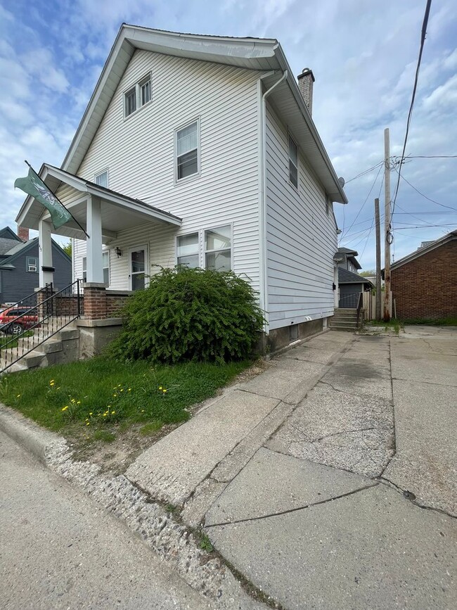 Building Photo - 01175 - Marion 413-415 (LO)