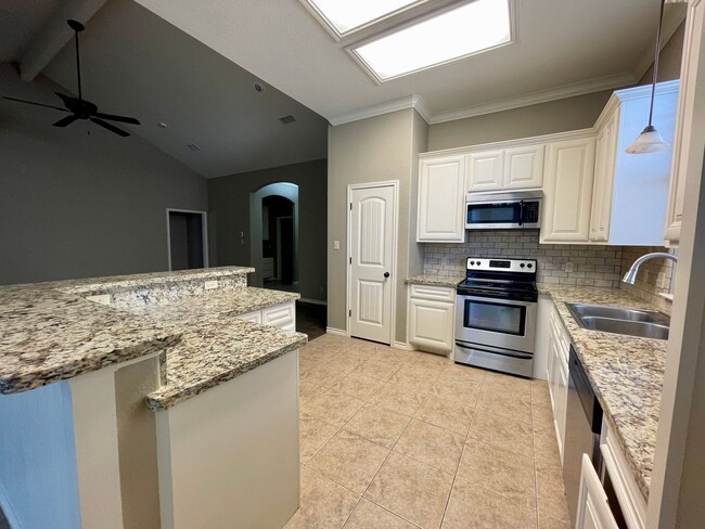 Building Photo - 5690 Nicole Ln
