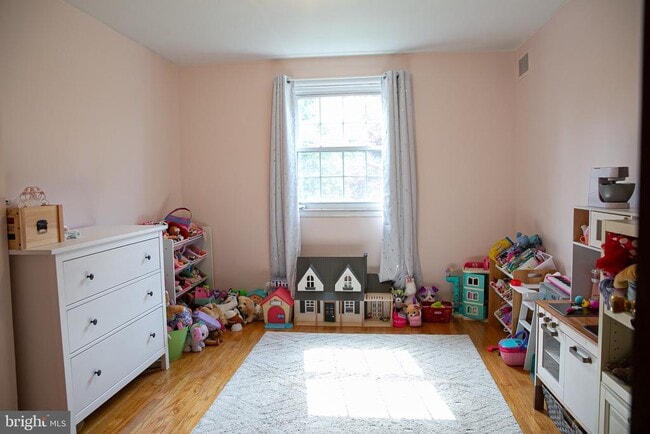 Building Photo - 1395 Varnum Dr