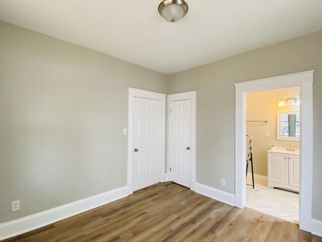 Building Photo - Very Spacious 5bdrm/2bth Bungalow Located in South Richmond w/Privacy Fenced Back Yard!!