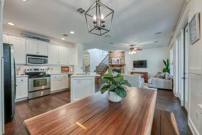 Building Photo - 6917 Trimaran Cove