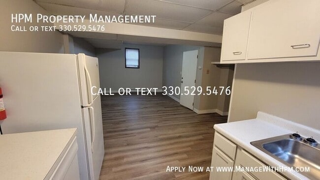 Building Photo - 551 Allyn St