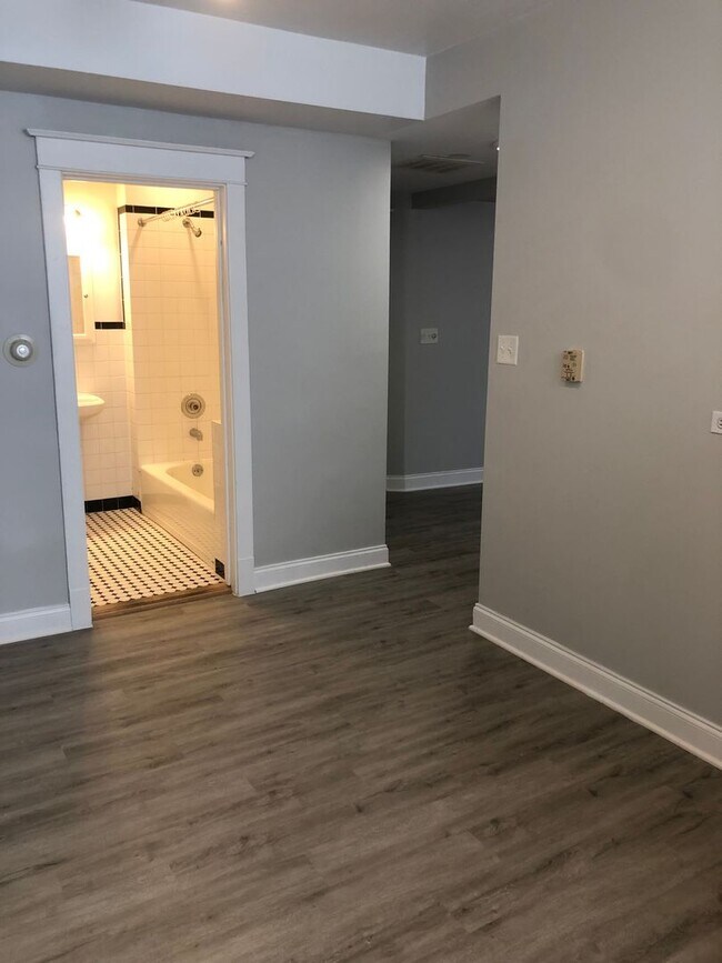 Building Photo - 3614 N. Paulina-3614-G