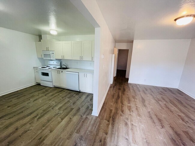 Building Photo - 2301 James Ave