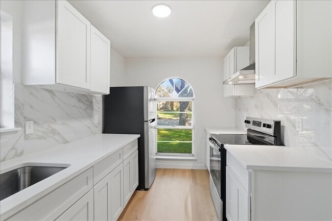 Building Photo - 4333 Thicket Dr