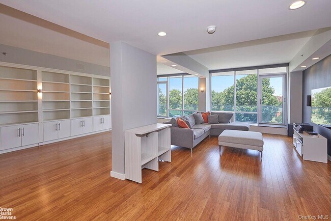 Building Photo - 3751 Riverdale Ave