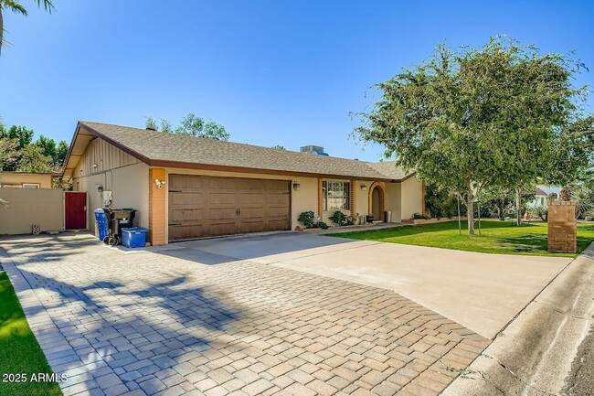 Building Photo - 201 W Diana Ave