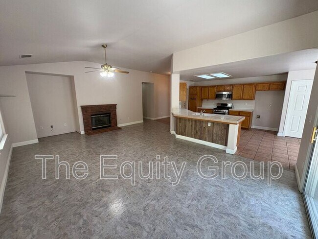 Building Photo - 2935 S Aspen St