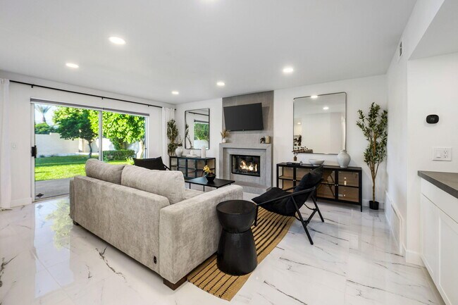 Building Photo - 76817 Manor Ln