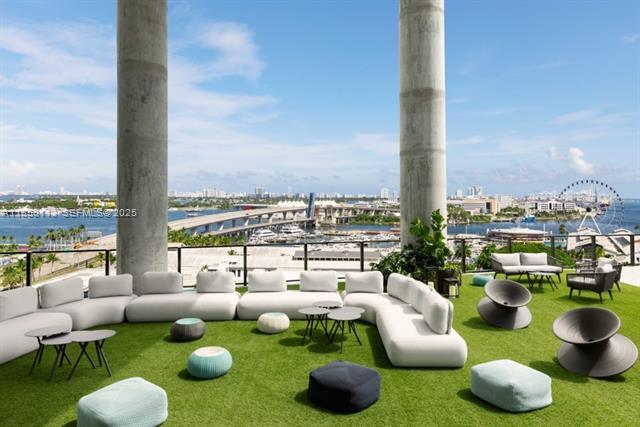 Building Photo - 398 NE 5th St