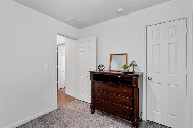Building Photo - 300 Camellia Dr