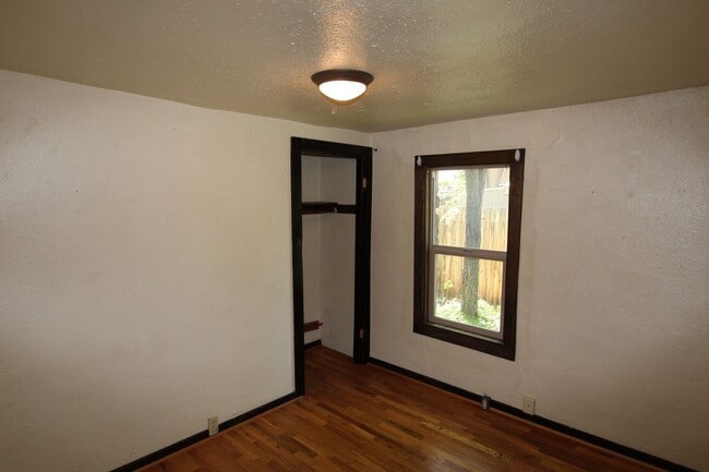 Building Photo - Charming Single-Story Home Near NAU | Fenced Yard + Fireplace