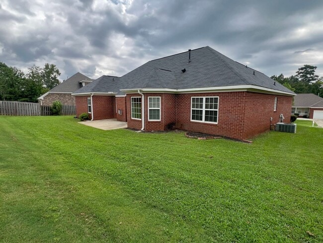 Building Photo - 4858 Somerset Dr