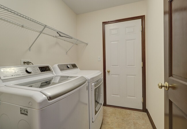 Building Photo - 23055 Ironwood Dr