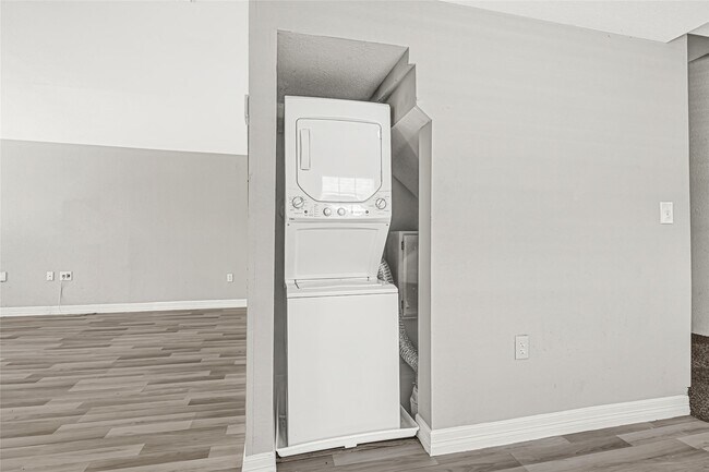 Building Photo - 306 E 38th St