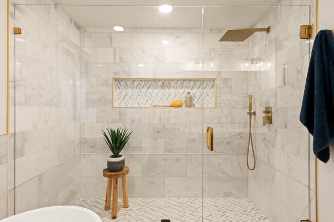 Building Photo - Luxury Executive Woodinville Retreat | Fully Renovated | Sauna | 1.84 Acres | Minutes to Microsof...