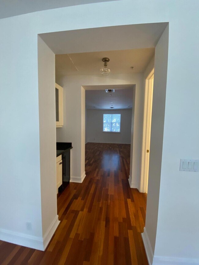 Building Photo - 319 Flamingo Dr