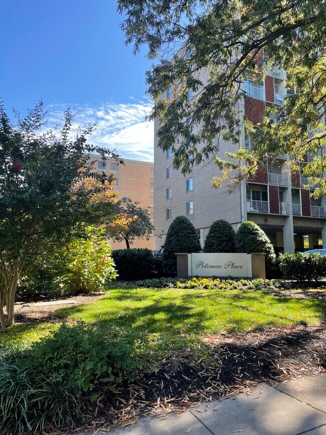 Building Photo - 350 G St SW