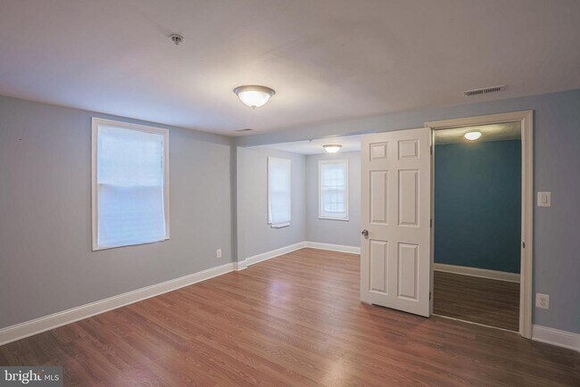 Building Photo - 4905 Ridge Ave