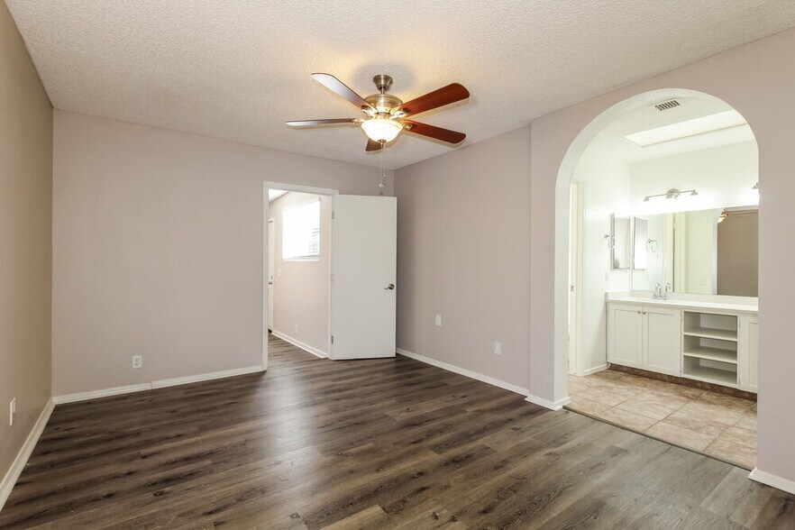 Building Photo - 1101 W Wickieup Ln