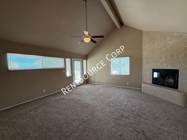 Building Photo - 40270 Homeridge Dr