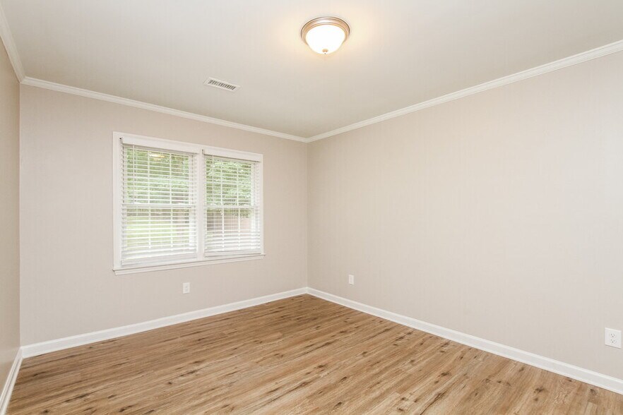 Building Photo - 105 Interlaken Pl