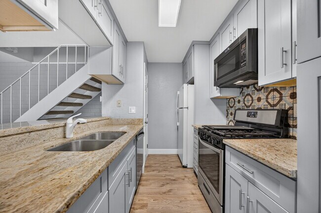 Building Photo - Charming 2-Bed Condo Retreat in Citrus Heights