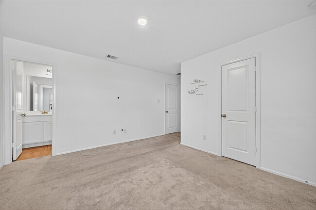 Building Photo - 27130 Breakaway Ln