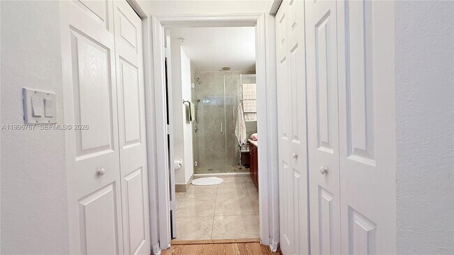 Building Photo - 8900 NW 107 Ct