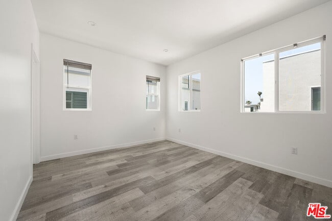 Building Photo - 158 Mariposa Ave