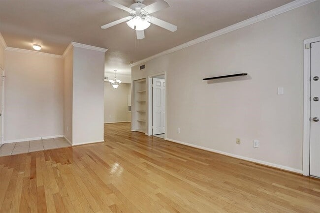 Building Photo - 2255 Braeswood Park Dr