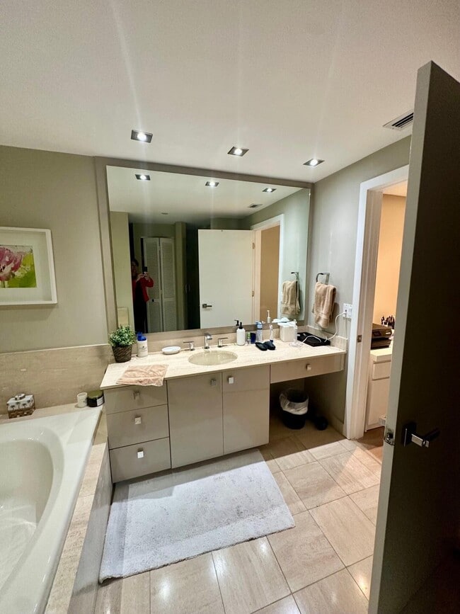 Building Photo - 4101 N Ocean Blvd