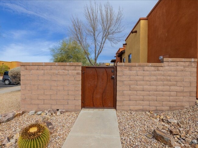 Building Photo - 8721 E Perry Park Cir