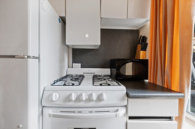 Building Photo - 221 E 50th St