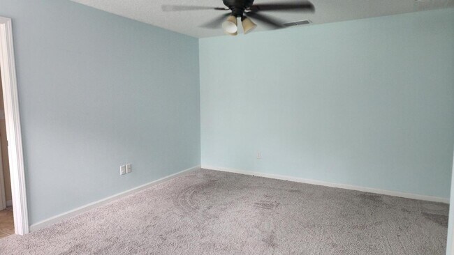 Building Photo - Located in the very popular community of K...