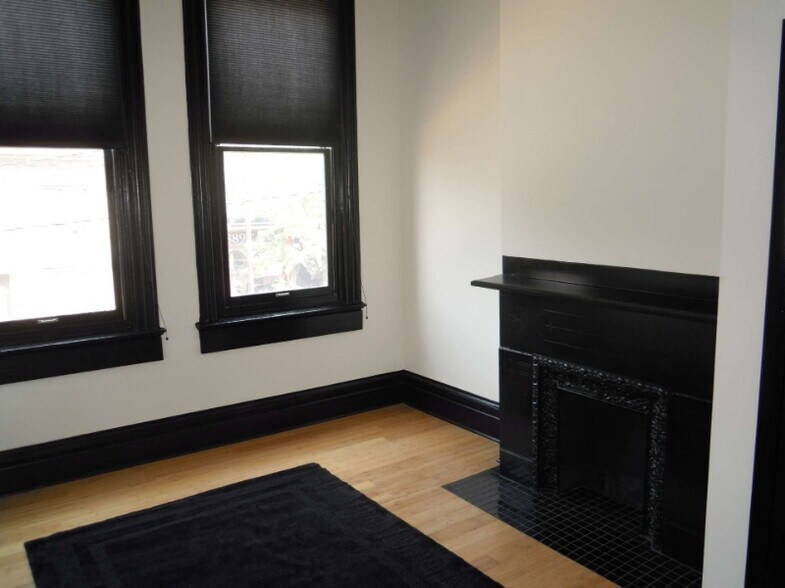 Building Photo - 2010 E Carson St