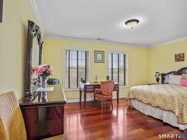 Building Photo - 56 Barholm Ave