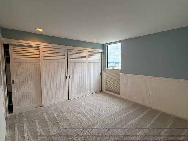 Building Photo - 2bd/1.5ba Kirkland Condo