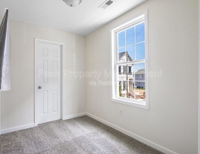 Building Photo - 819 Kinney St